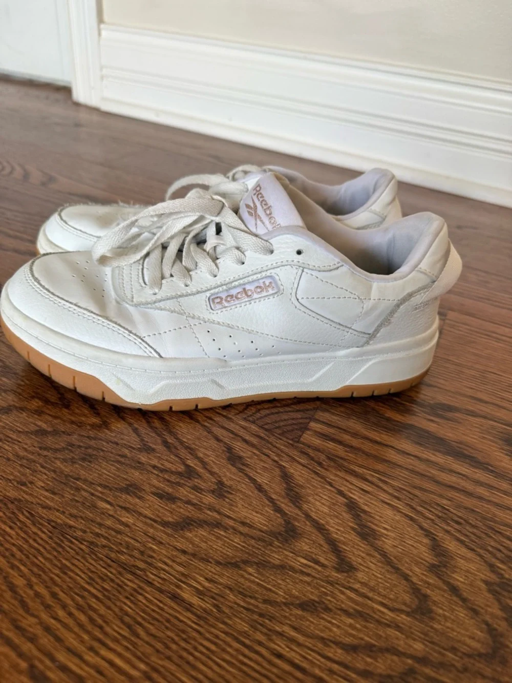 Reebok Womens White Sneakers with Gum Sole - Picture 1 of 5